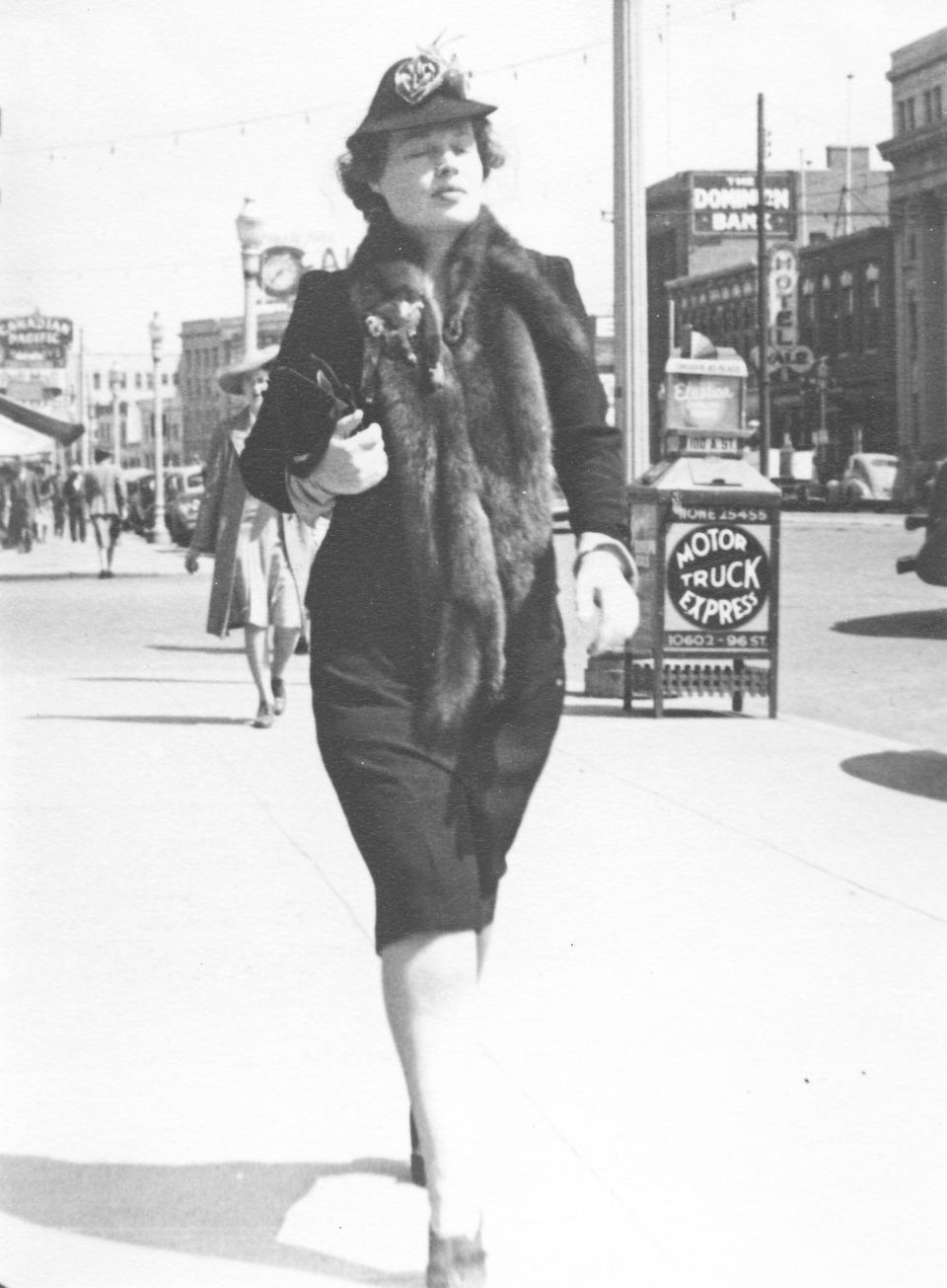 photo indiv - Shelagh Stott nee Heddle in Victoria circa 1947.jpg