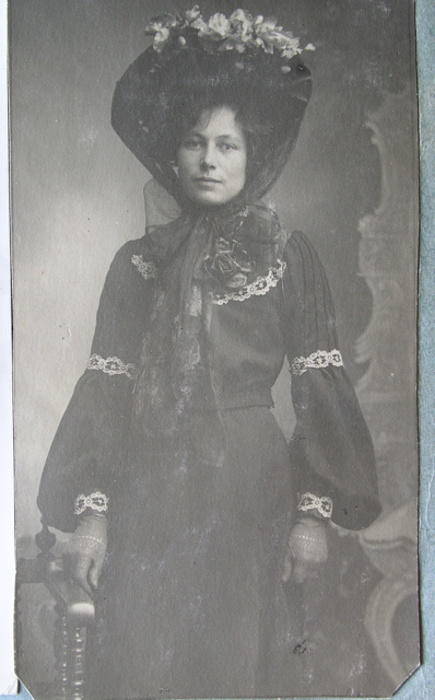 photo indiv - emmaline moodie heddle 1878-1906.jpg